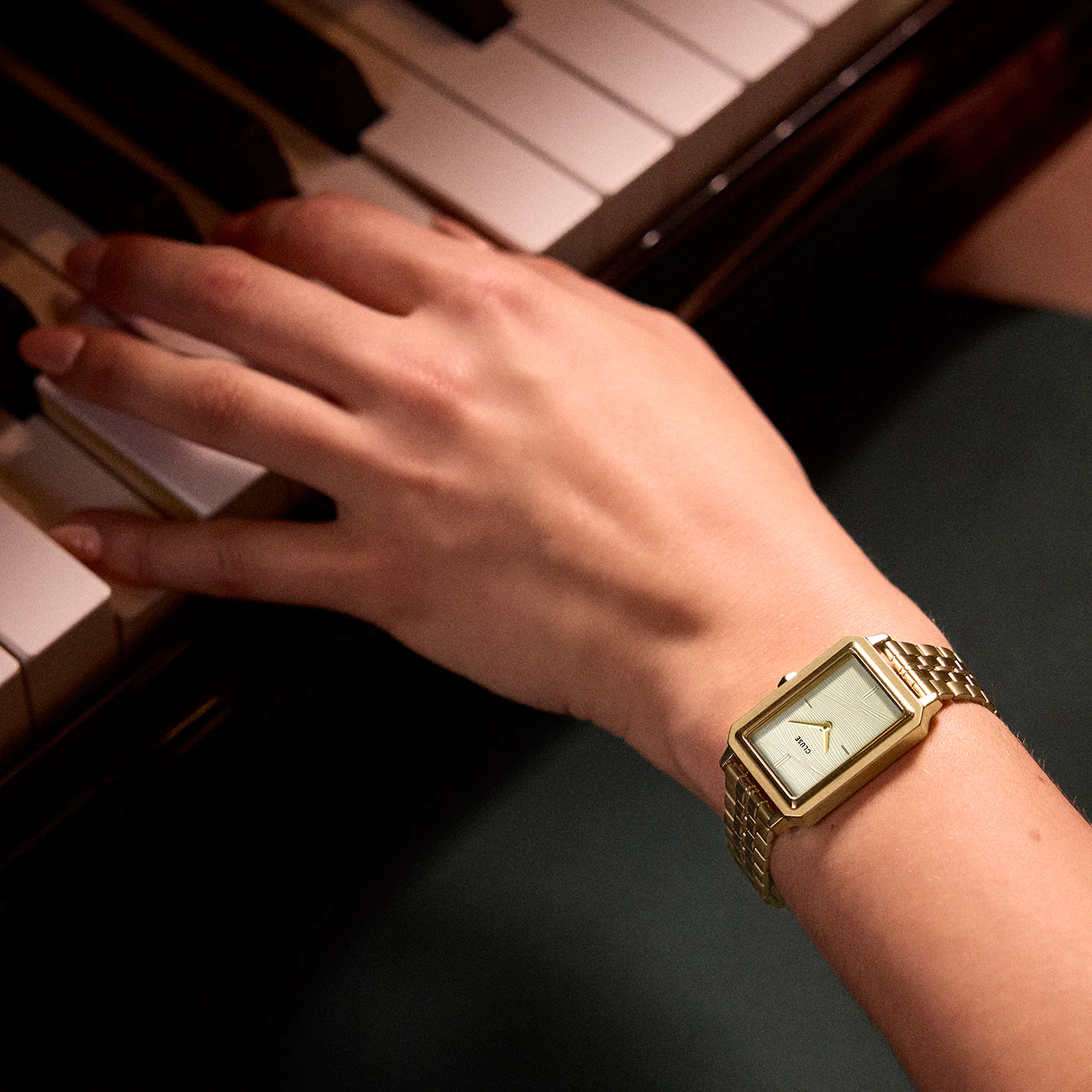 Fluette Watch Steel, Sand Texture Full Gold Colour - Image 7